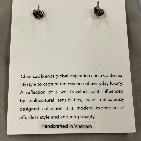 NWT Chan Luu Pearl Stud Earrings - Picture 5 of 13